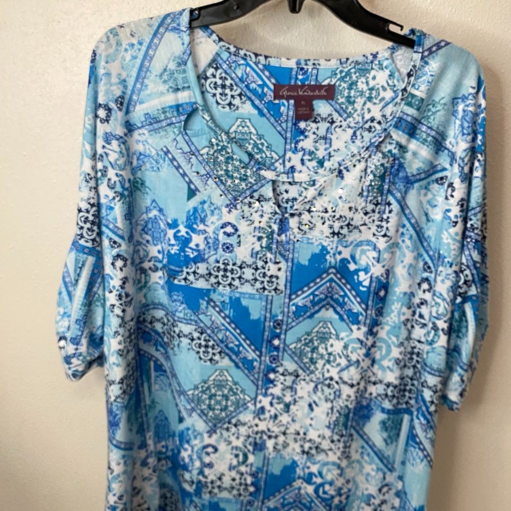 Gloria Vanderbilt Multi color blue and white top